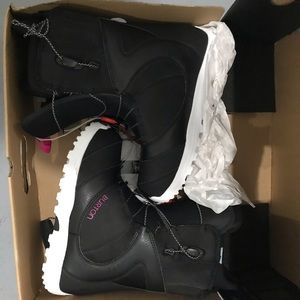 Burton snowboard boots - brand new
